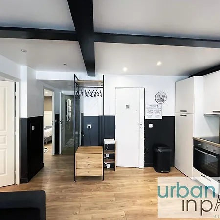 Urban Flat 13 - Pretty 2 Bedroom Parisian Flat *