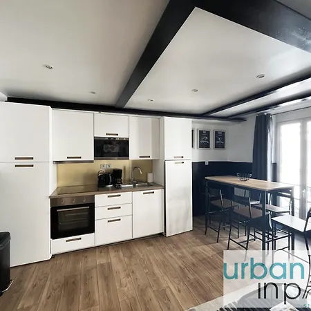 Urban Flat 13 - Pretty 2 Bedroom Parisian Flat Apartment *